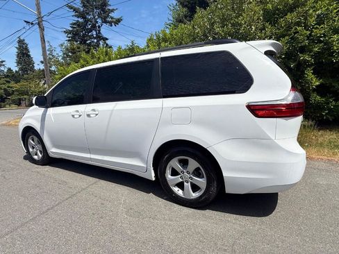 Used 2015 Toyota Sienna LE FWD image 5