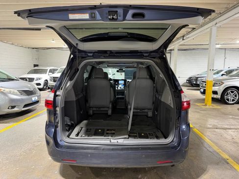 Used 2018 Toyota Sienna XLE Premium AWD/4WD image 8