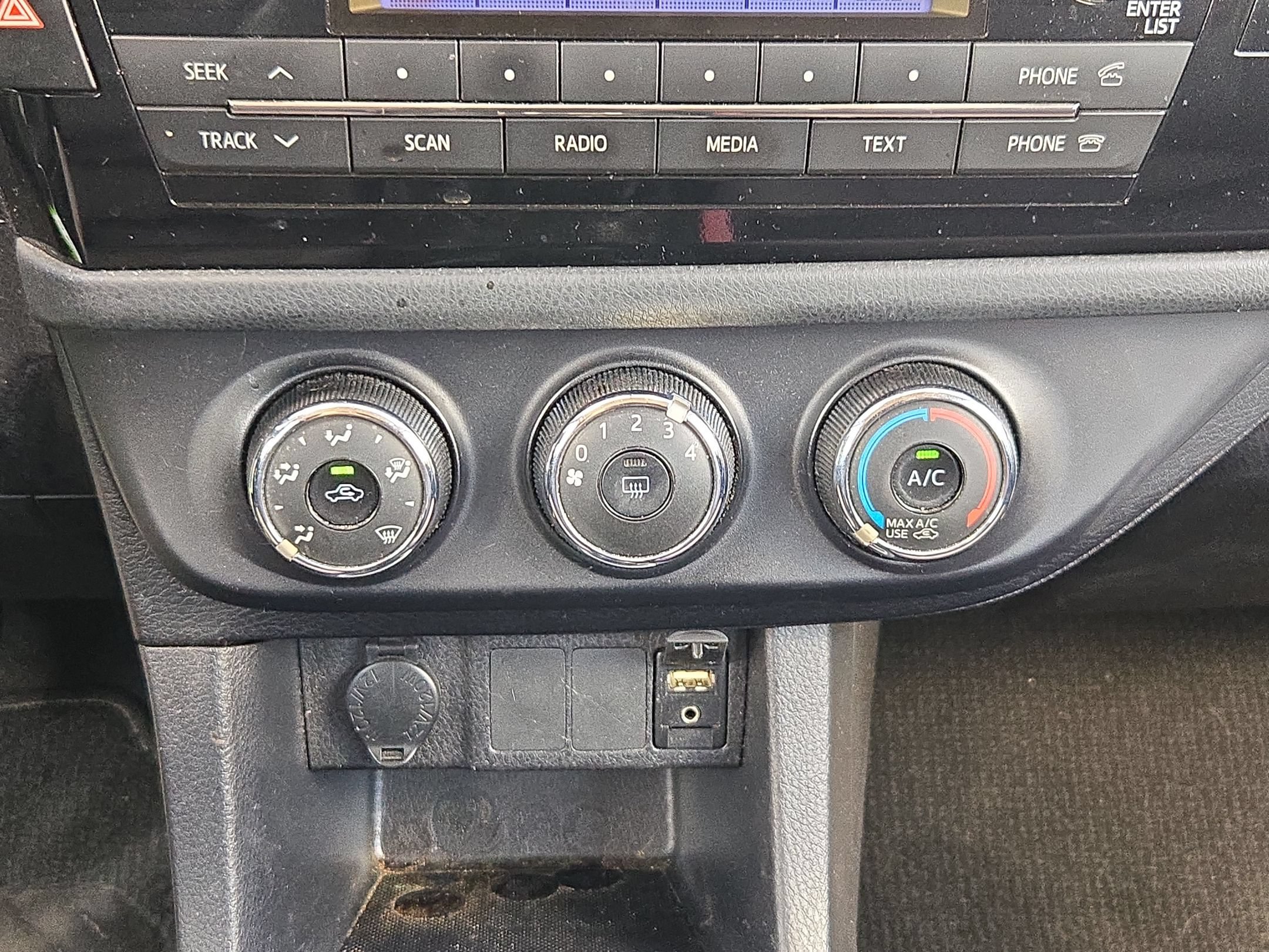 Used 2014 Toyota Corolla L FWD image 18
