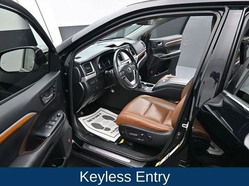 Used 2019 Toyota Highlander Limited image 18