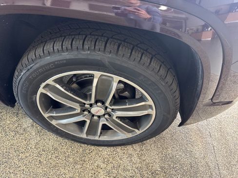 Certified 2017 GMC Acadia Denali w/ Technology Package AWD/4WD image 4
