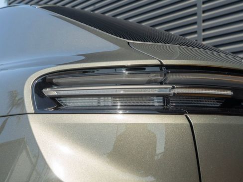 Used 2024 Porsche Macan 4 Electric image 13