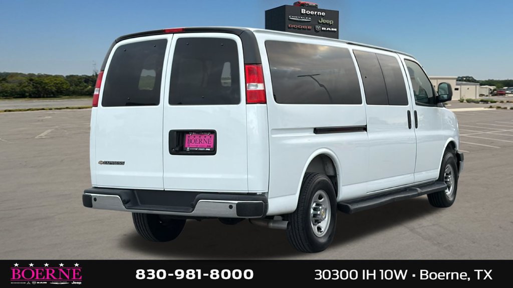 Used 2025 Chevrolet Express 3500 LT w/ LT Preferred Equipment Group RWD image 3