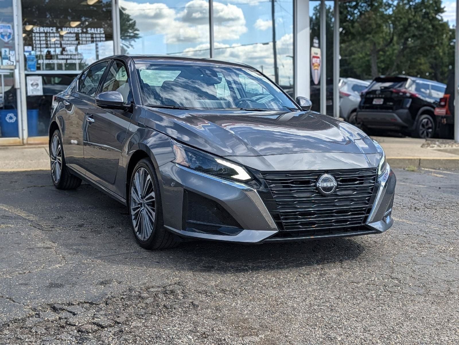 Used 2024 Nissan Altima 2.5 SL AWD/4WD image 1