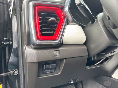 Used 2024 GMC Canyon AT4X AWD/4WD image 19