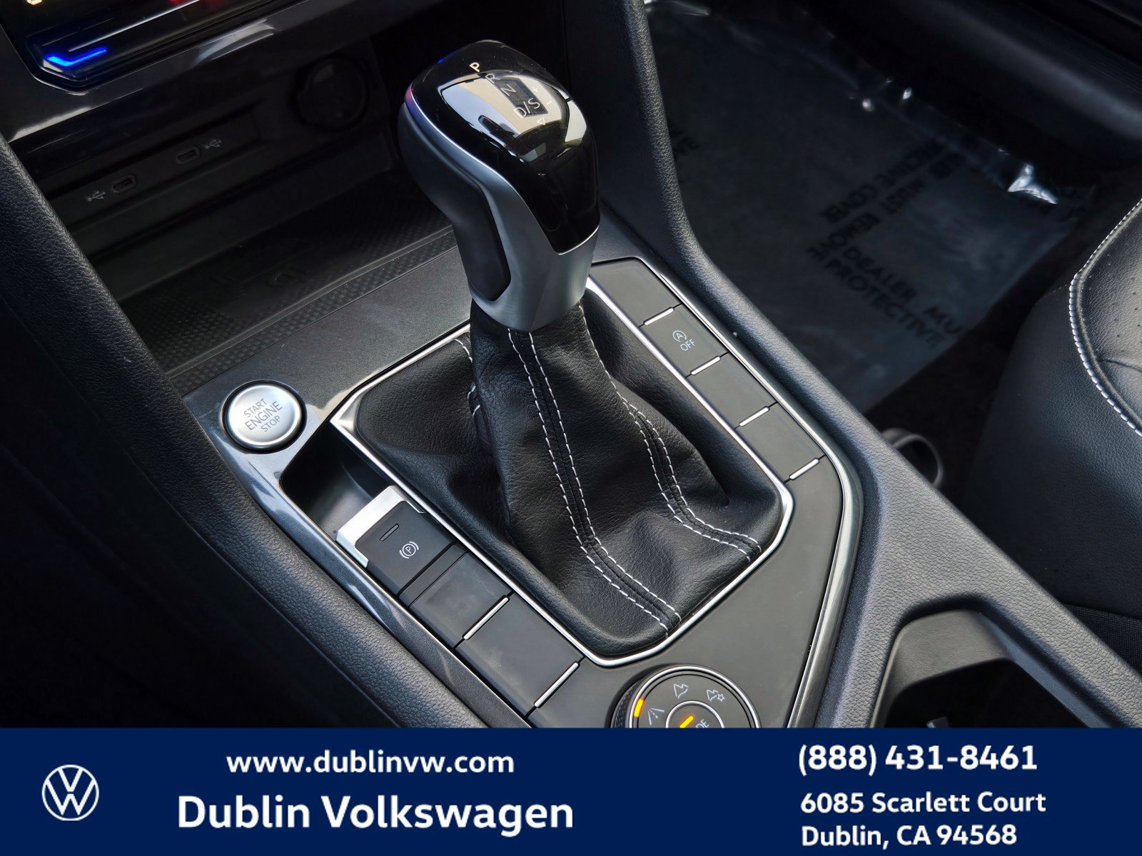 Certified 2024 Volkswagen Tiguan SE w/ Panoramic Sunroof Package AWD/4WD image 18