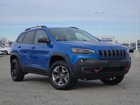 Used 2019 Jeep Cherokee Trailhawk w/ Cold Weather Group image 2