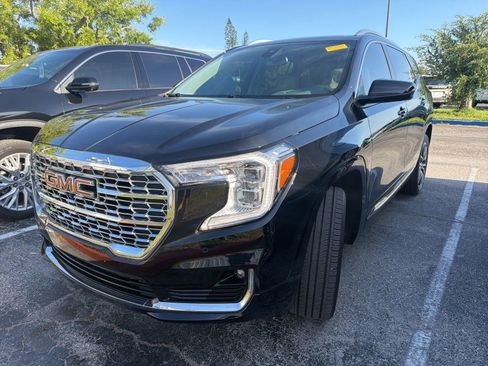 Used 2024 GMC Terrain Denali w/ Denali Premium Package AWD/4WD image 4