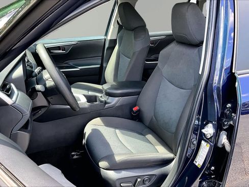 Certified 2025 Toyota RAV4 XLE AWD/4WD image 8