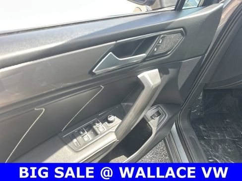 Certified 2022 Volkswagen Tiguan SE w/ Panoramic Sunroof Package image 17
