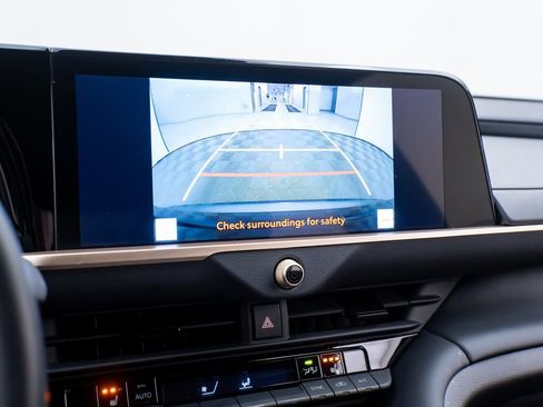 Used 2024 Toyota Crown XLE image 25