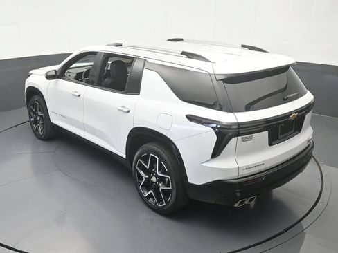 Used 2025 Chevrolet Traverse High Country FWD image 56