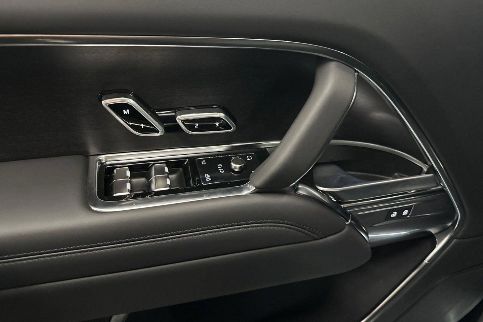 New 2026 Land Rover Range Rover SE AWD/4WD image 13