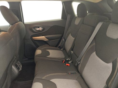 Used 2018 Jeep Cherokee Latitude image 18