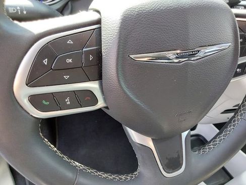 Used 2023 Chrysler Pacifica Touring-L FWD image 57