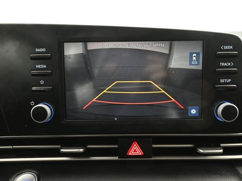 Used 2023 Hyundai Elantra SEL image 17