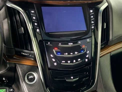 Used 2017 Cadillac Escalade Premium Luxury AWD/4WD image 31