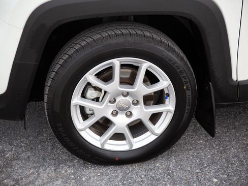 Used 2021 Jeep Renegade Latitude image 9