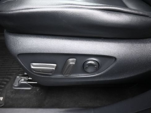 Used 2020 Toyota Highlander XLE AWD/4WD image 12