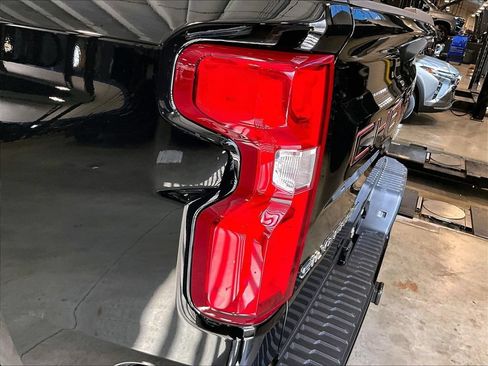 Used 2026 Chevrolet Silverado 1500 High Country AWD/4WD image 35