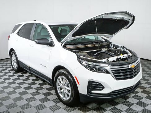 Certified 2024 Chevrolet Equinox LS w/ LS Convenience Package FWD image 32