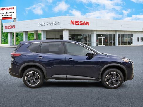 Used 2024 Nissan Rogue SV FWD image 5