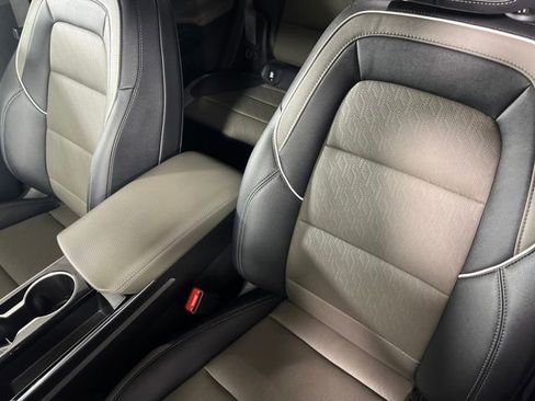 Used 2025 Chevrolet Equinox LT w/ Convenience Package II image 29