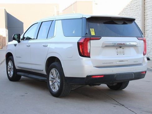 Used 2021 GMC Yukon SLT w/ SLT Premium Package image 3