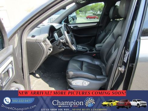 Used 2020 Porsche Macan AWD/4WD image 11