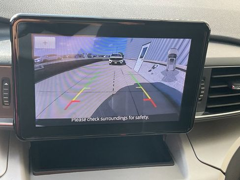 Used 2023 Ford Explorer XLT w/ Equipment Group 202A image 28