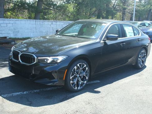 New 2026 BMW 330i xDrive Sedan w/ Premium Package AWD/4WD image 4