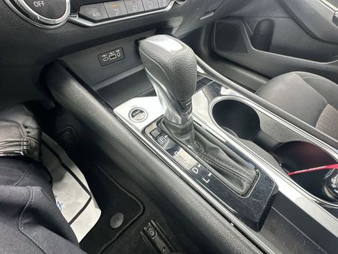 Used 2024 Nissan Altima 2.5 SV image 25