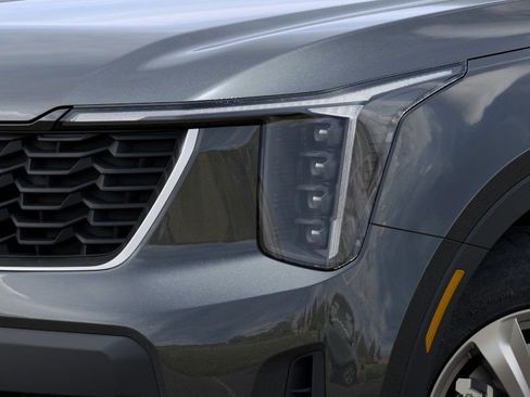 Certified 2025 Kia Sorento LX image 10