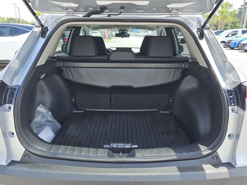 Used 2022 Toyota Corolla Cross LE w/ Moonroof Package FWD image 6
