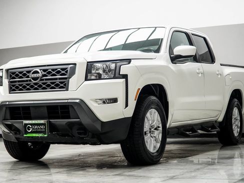 Used 2022 Nissan Frontier SV image 8