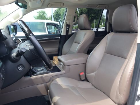Used 2023 Lexus GX 460 Luxury w/ Accessory Package AWD/4WD image 34