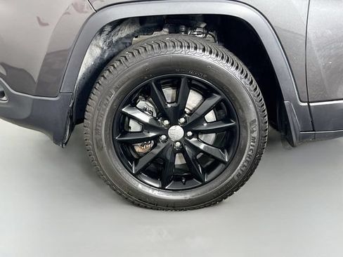 Used 2014 Jeep Cherokee Latitude w/ Comfort/Convenience Group AWD/4WD image 28