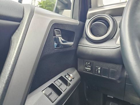 Used 2016 Toyota RAV4 XLE AWD/4WD image 33