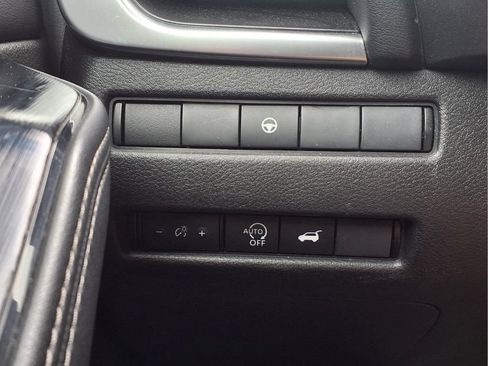 Used 2024 Nissan Rogue SV FWD image 11