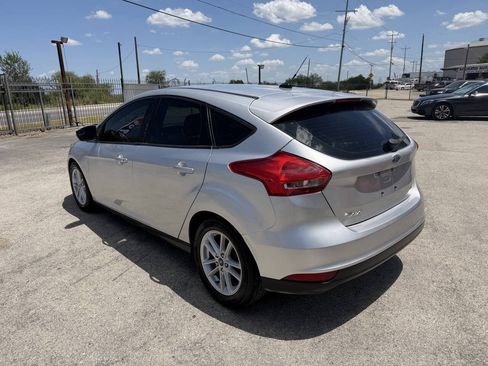 Used 2018 Ford Focus SE FWD image 6