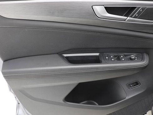 Used 2025 Volkswagen Atlas Cross Sport SE image 16