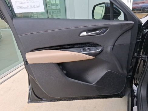 Used 2024 Cadillac XT4 Luxury w/ LPO, Floor Liner Package image 14