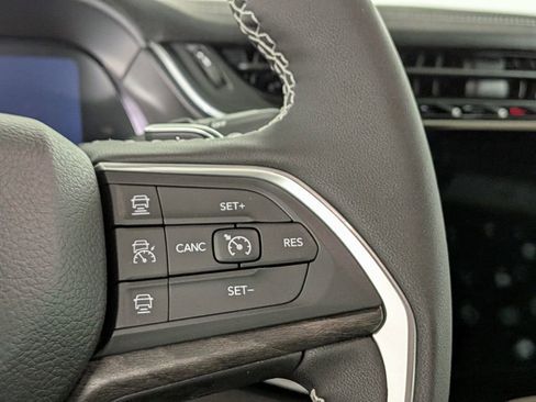 New 2025 Jeep Grand Cherokee Limited w/ Luxury Tech Group II image 21