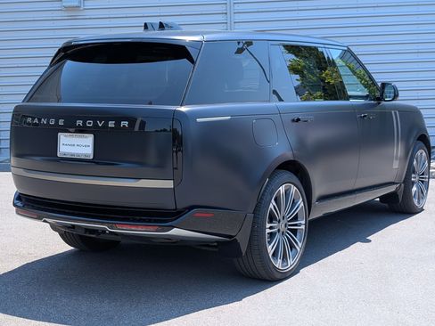 Used 2025 Land Rover Range Rover Long Wheelbase SE AWD/4WD image 7