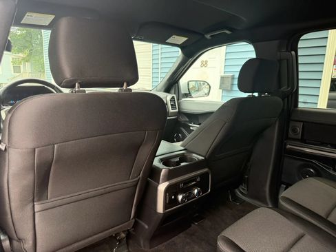 Used 2018 Ford Expedition XLT AWD/4WD image 32