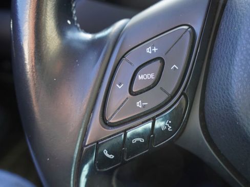 Used 2018 Toyota C-HR XLE image 30