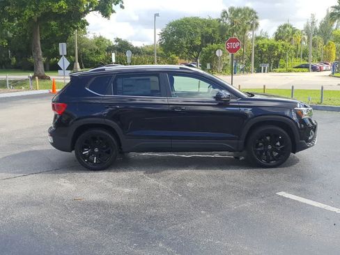 Certified 2024 Volkswagen Taos SE FWD image 12