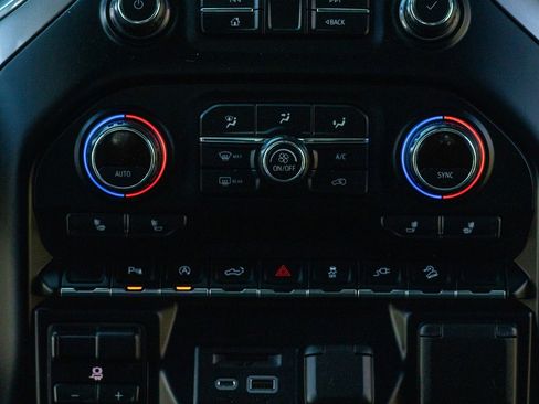 Used 2020 Chevrolet Silverado 1500 LT w/ All-Star Edition image 18