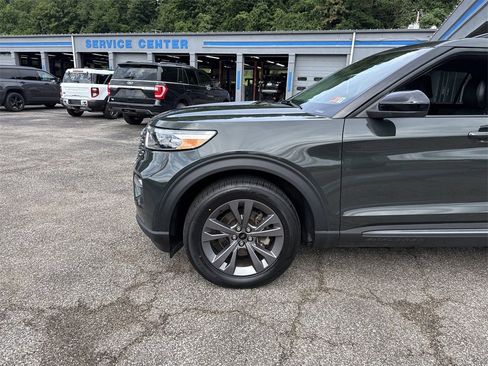 Used 2022 Ford Explorer XLT w/ Equipment Group 202A image 10