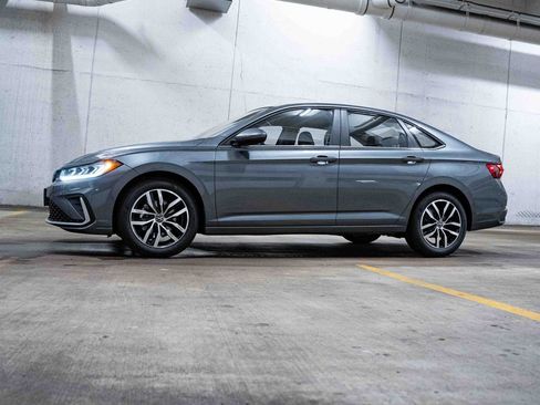 New 2026 Volkswagen Jetta SE FWD image 3